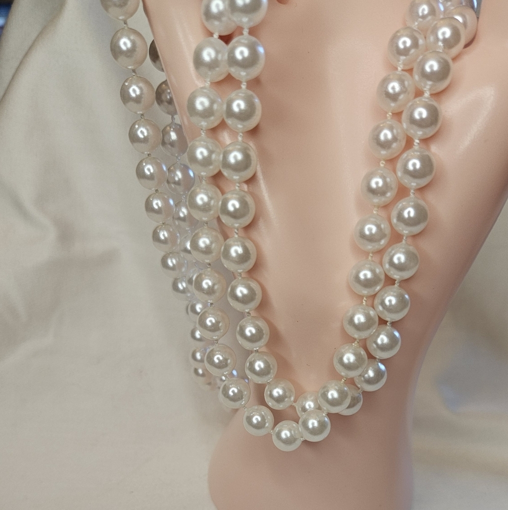 Whtie Pearl Necklace and bracelet